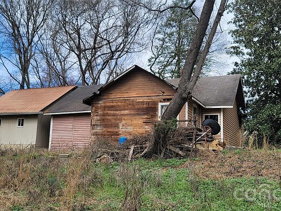 3rd image of 1939 River Rd