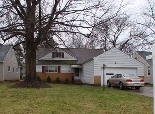5212 Thornbury Rd, Lyndhurst, OH 44124