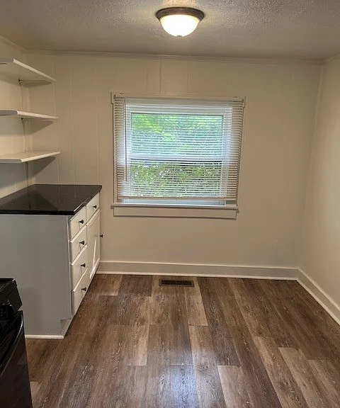 1200 Robertson Ave — Photo 4