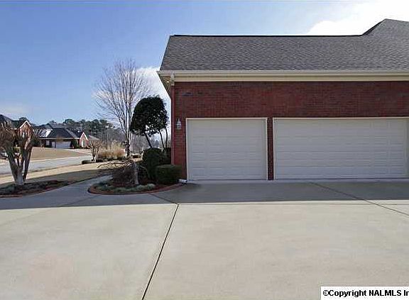 3rd image of 132 Vaughnwood Trce