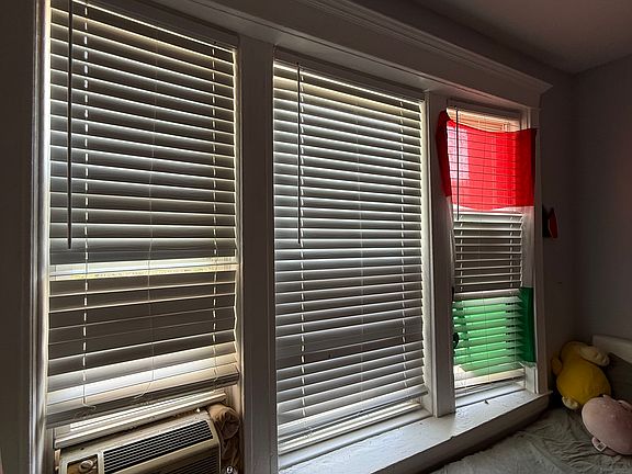3rd image of 1910 S Wood St APT 3