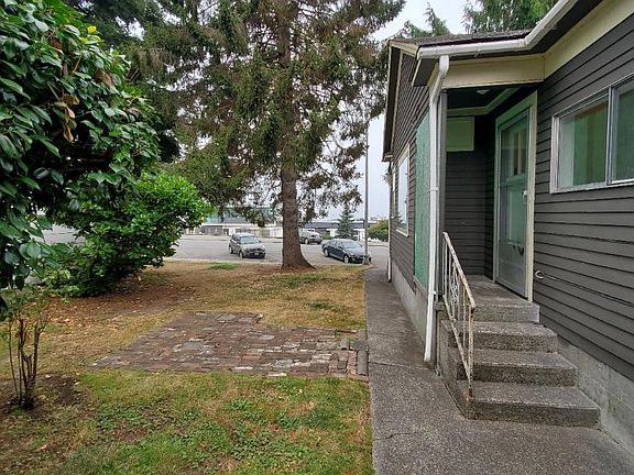 2nd image of 2721 1/2 Grand Ave