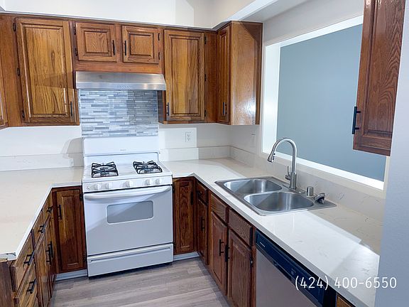 4th image of 4452 Emerald St #24