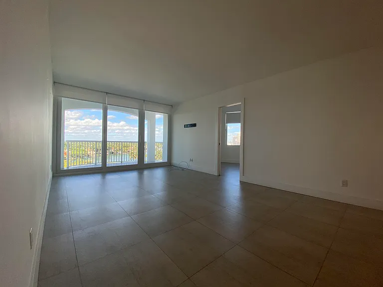 5401 Collins Ave #620 — Photo 7
