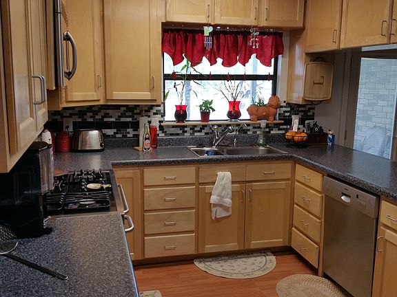 3rd image of 4618 Bridgeport Dr