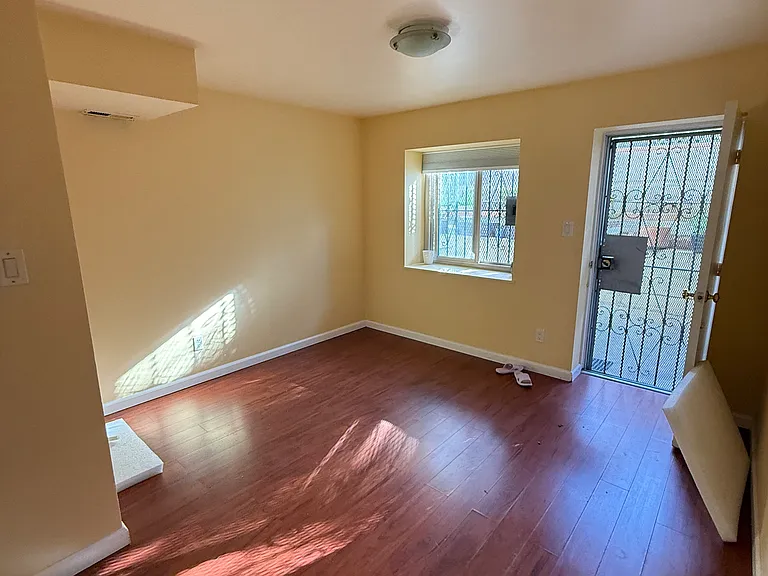 372 Cambridge St — Photo 7