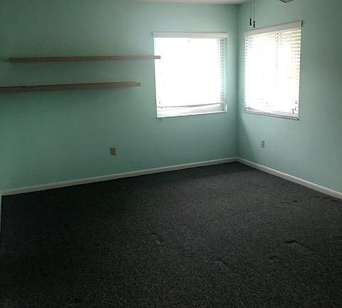 4th image of 420 Adams Ct NW