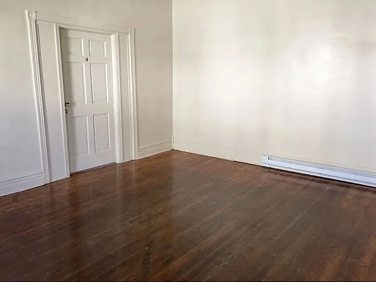 Student Housing 5 bedroom House Available Now & 2026-2027 School Year! — Photo 19