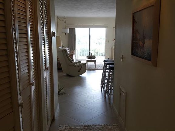4th image of 19451 Gulf Blvd APT 717