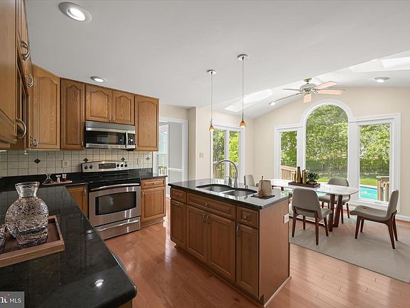 3rd image of 8649 Golden Straw Ln