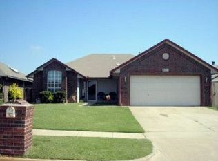 9713 Grissom Dr, Midwest City, OK 73130