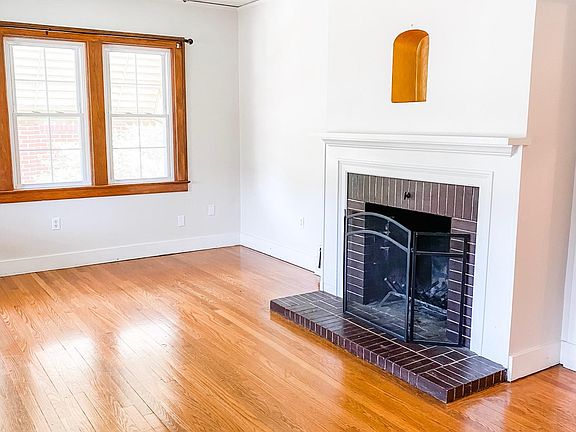 3rd image of 1513 Themis St