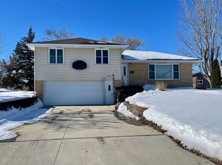 1426 E 2nd St, Redfield, SD 57469