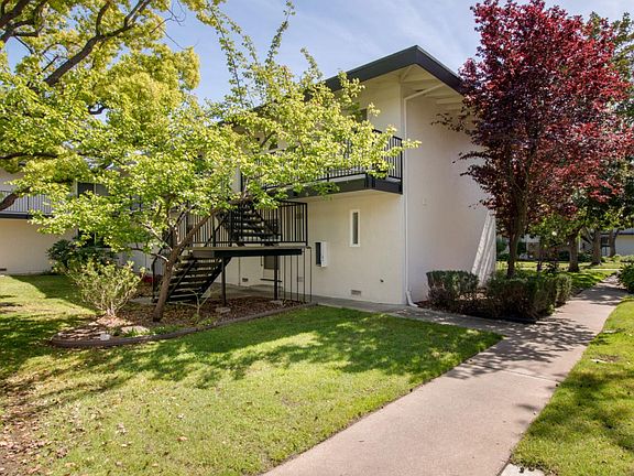 3rd image of 14225 Lora Dr APT 99