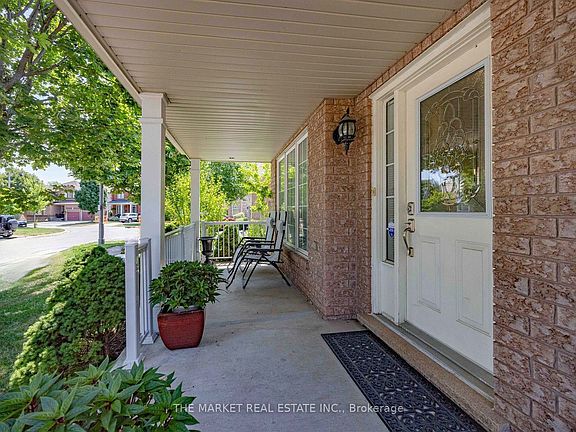 3rd image of 2278 Dunforest Cres