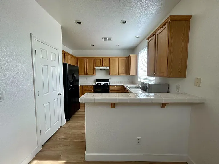 10055 Capistrello Ave — Photo 7