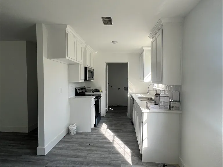 301 W Rochester St — Photo 9