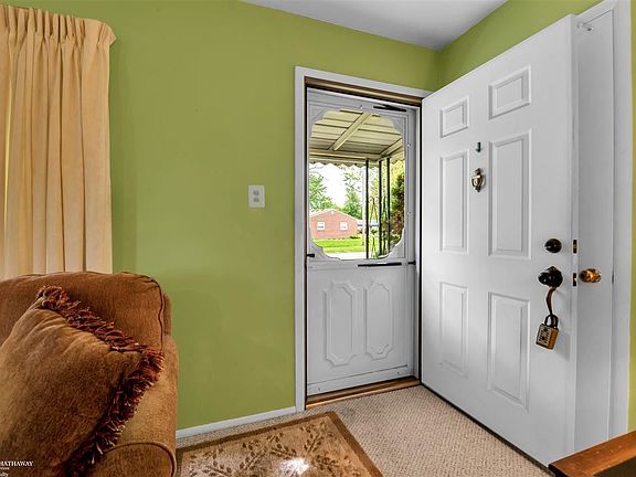 3rd image of 47630 Eldon Dr