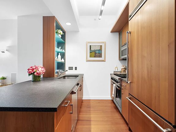 4th image of 205 E 59th St APT 22B