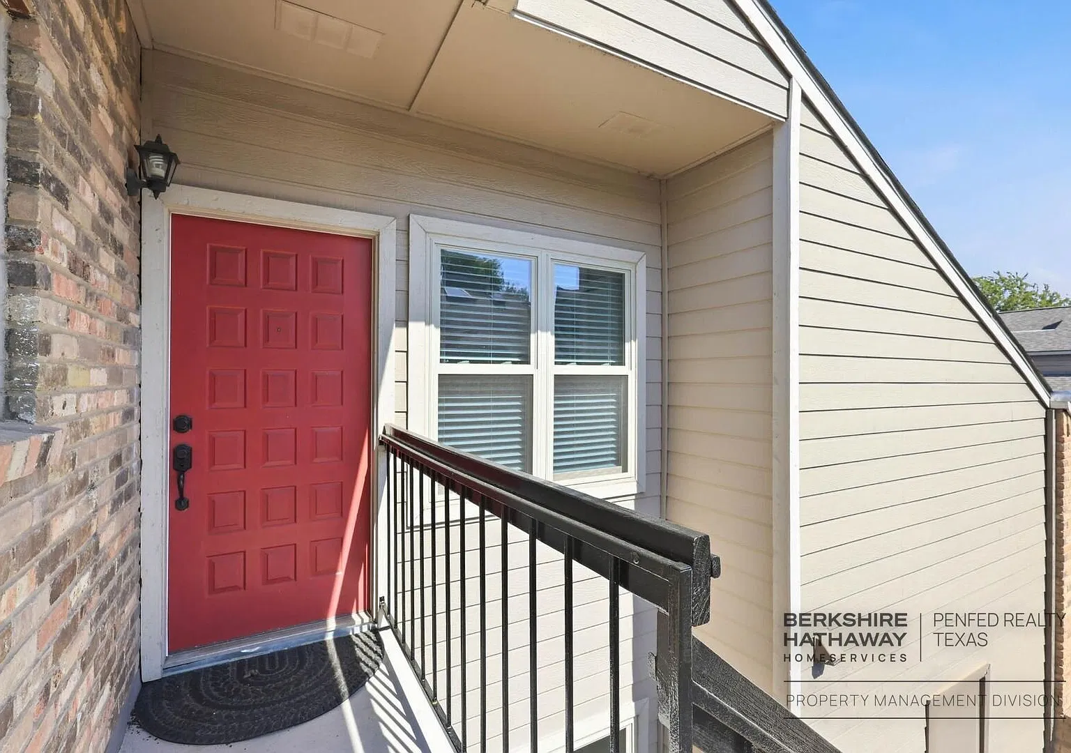 Updated 1-Bedroom Condo with Garage in North Dallas — Photo 2
