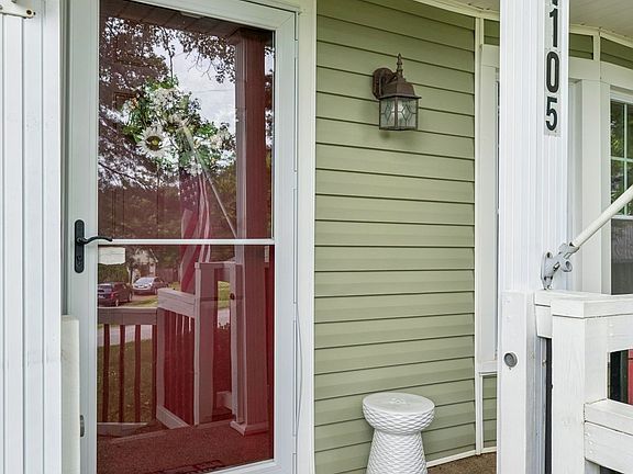 5th image of 1105 Blythe Ct E