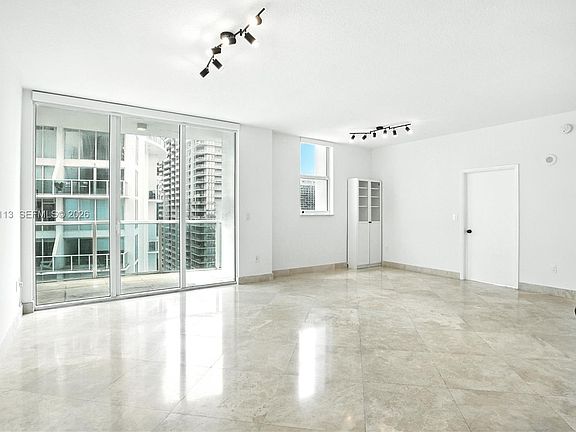 5th image of 31 SE 5th St APT 4021