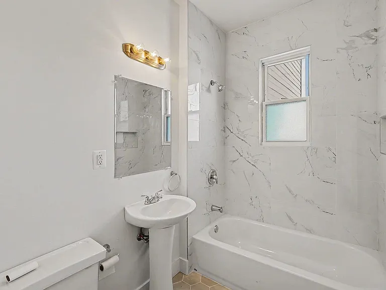 689 E Kirby St #1 — Photo 13