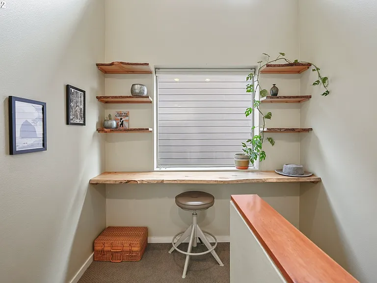 8502 N Central St — Photo 17