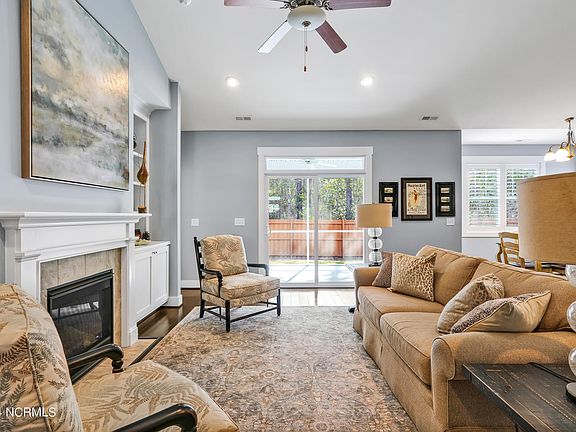 4th image of 377 Southbend Court NE