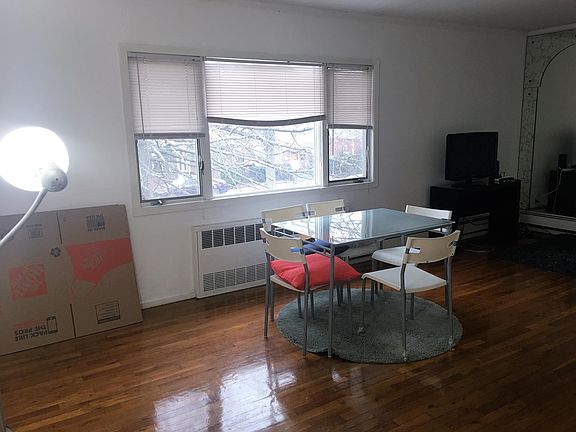 2nd image of 226 Nassau Blvd APT 2