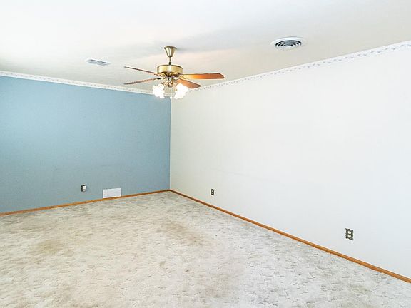 4th image of 130 Elgin Ave