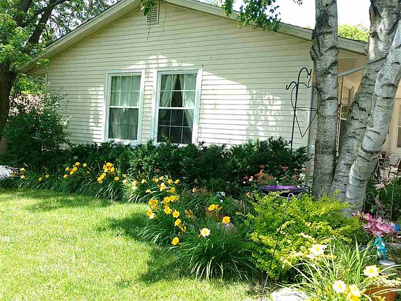 2nd image of 2202 Candlewick Dr SE