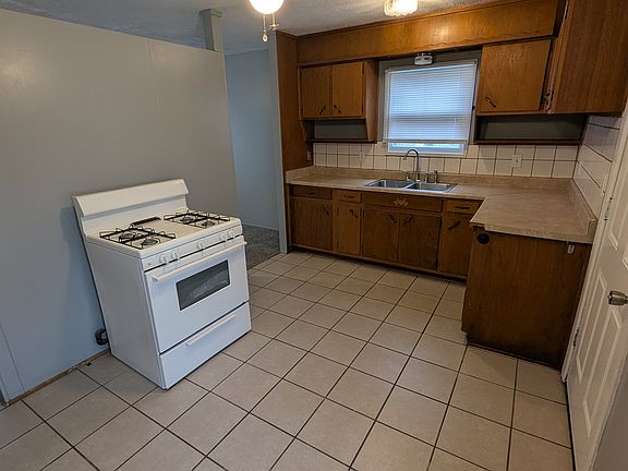 4th image of 144 S Abilene Ave