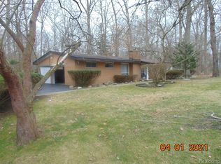 23695 Oak Glen Dr, Southfield, MI 48033