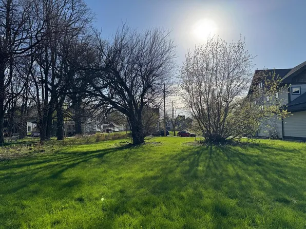 2333 N 6TH STREET, Milwaukee, WI 53212