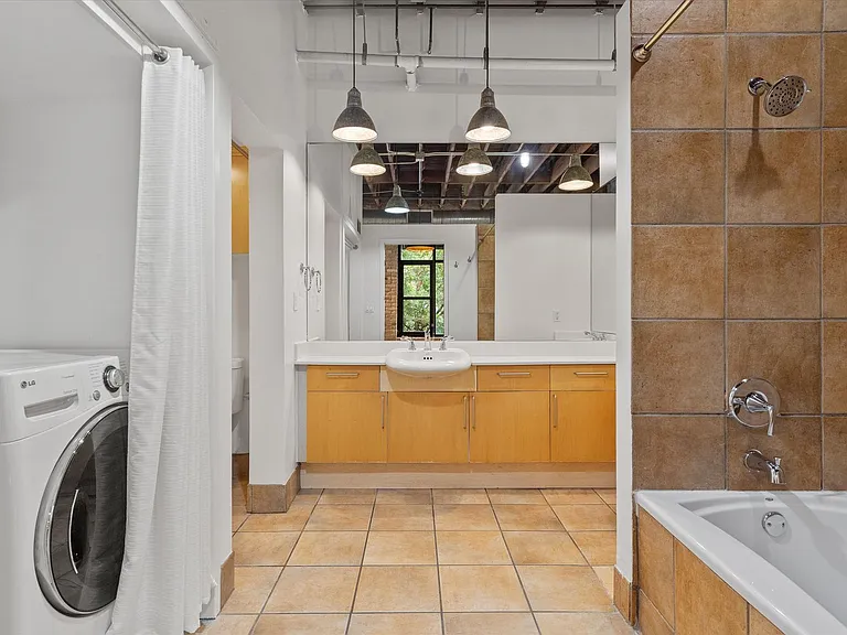411 Brazos St — Photo 19