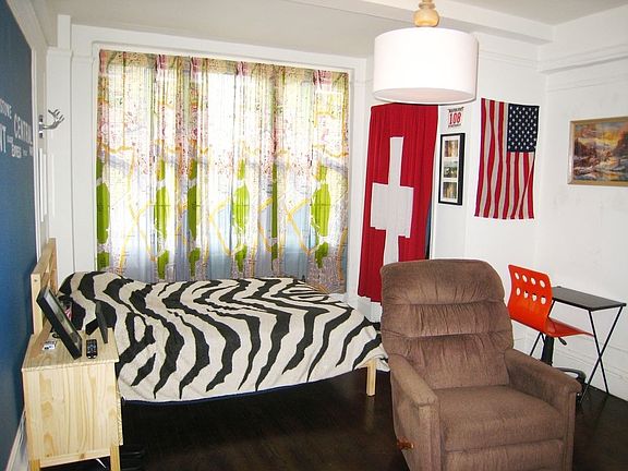 2nd image of 50 W 72nd St APT 1407