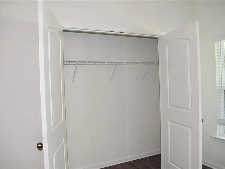 541 Ruths Dr — Photo 4