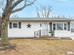 1423 Arthur St, Pekin, IL 61554