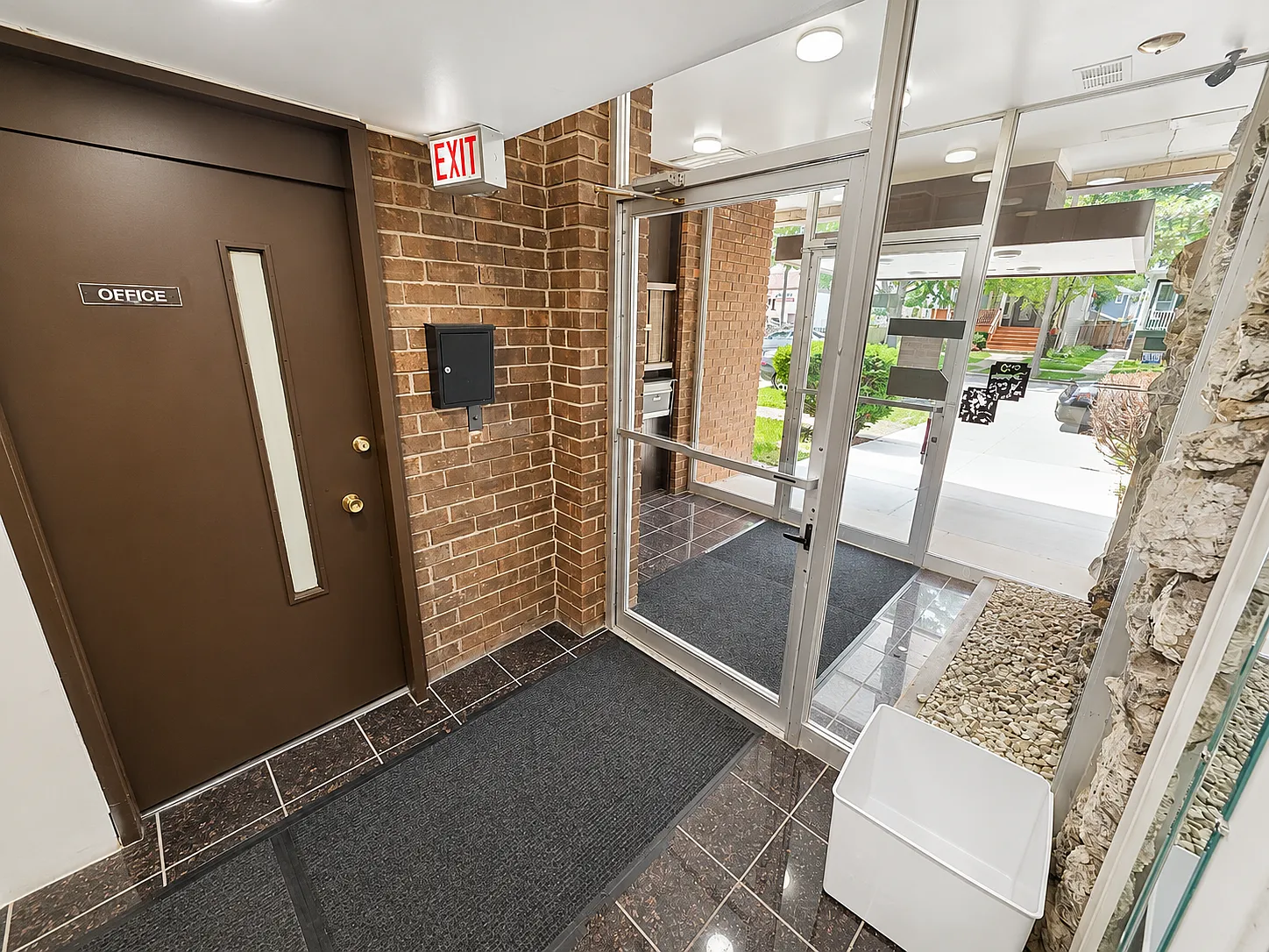 1 bed, 700 sqft, $1,400 — Photo 2