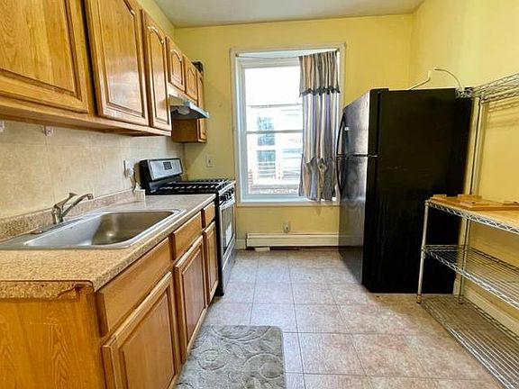 4th image of 2830 W 35th St #2