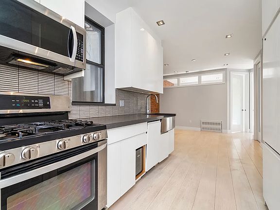 5th image of 184 Stanton St #4A