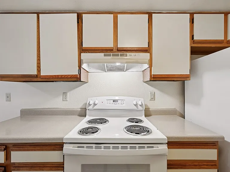 Hunter's Run Apartments — Photo 11