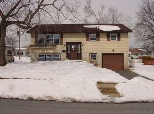 3031 Saint Albans Dr, Sinking Spring, PA 19608