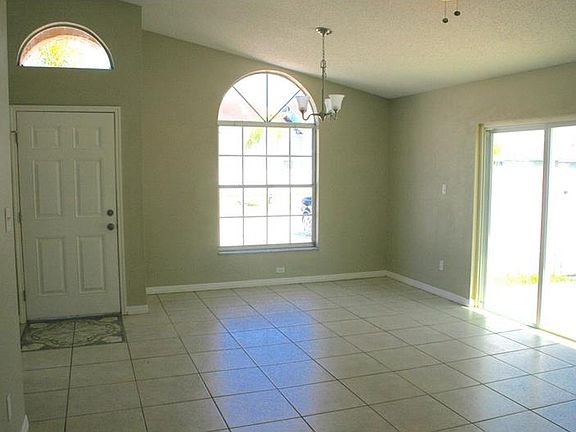 3rd image of 2316 Harbor Town Dr