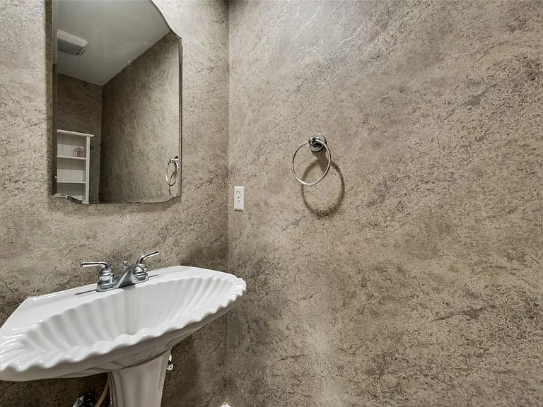 1300 Augusta Dr #28 — Photo 12