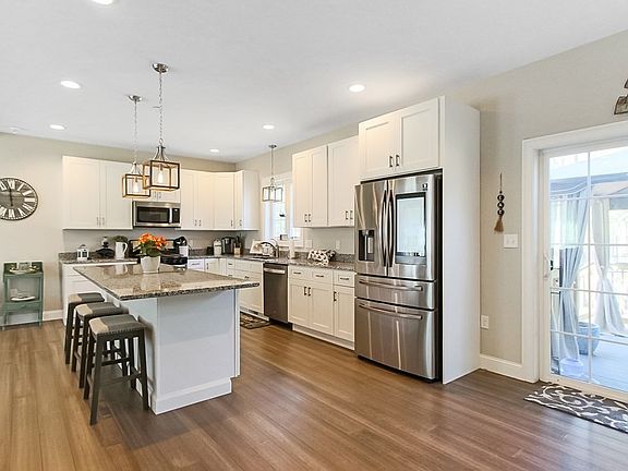 5th image of 5 Bancroft Cir