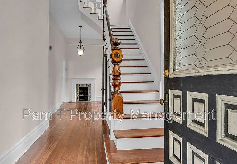 201 W 37th St #MAIN HOUSE — Photo 21