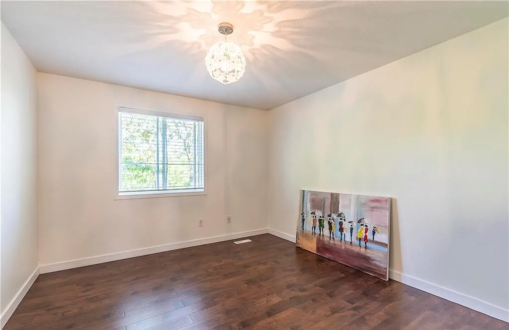 263 Rossmore Ct — Photo 4