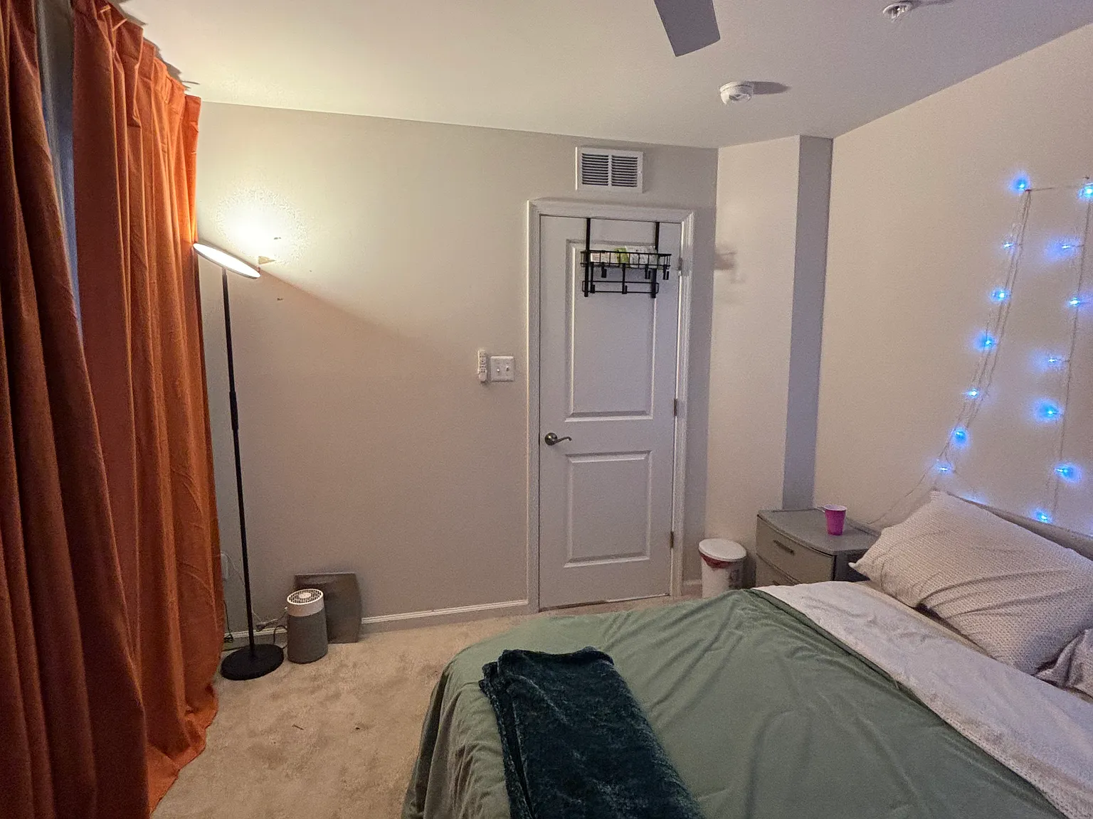 4 bed, 3.5 bath, 1979 sqft, $1,200 — Photo 2
